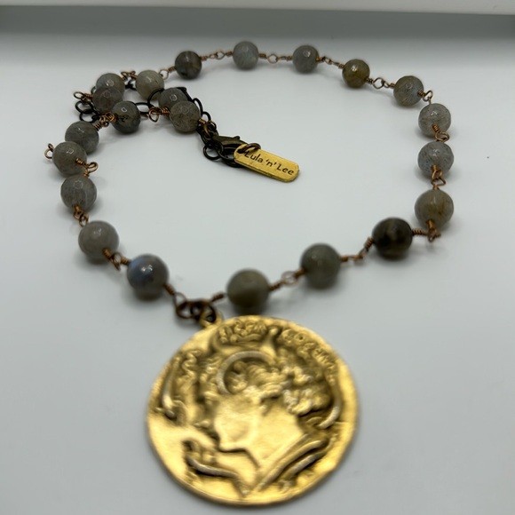 Lula ‘n’ Lee Medallion Beaded Necklace - Picture 1 of 7